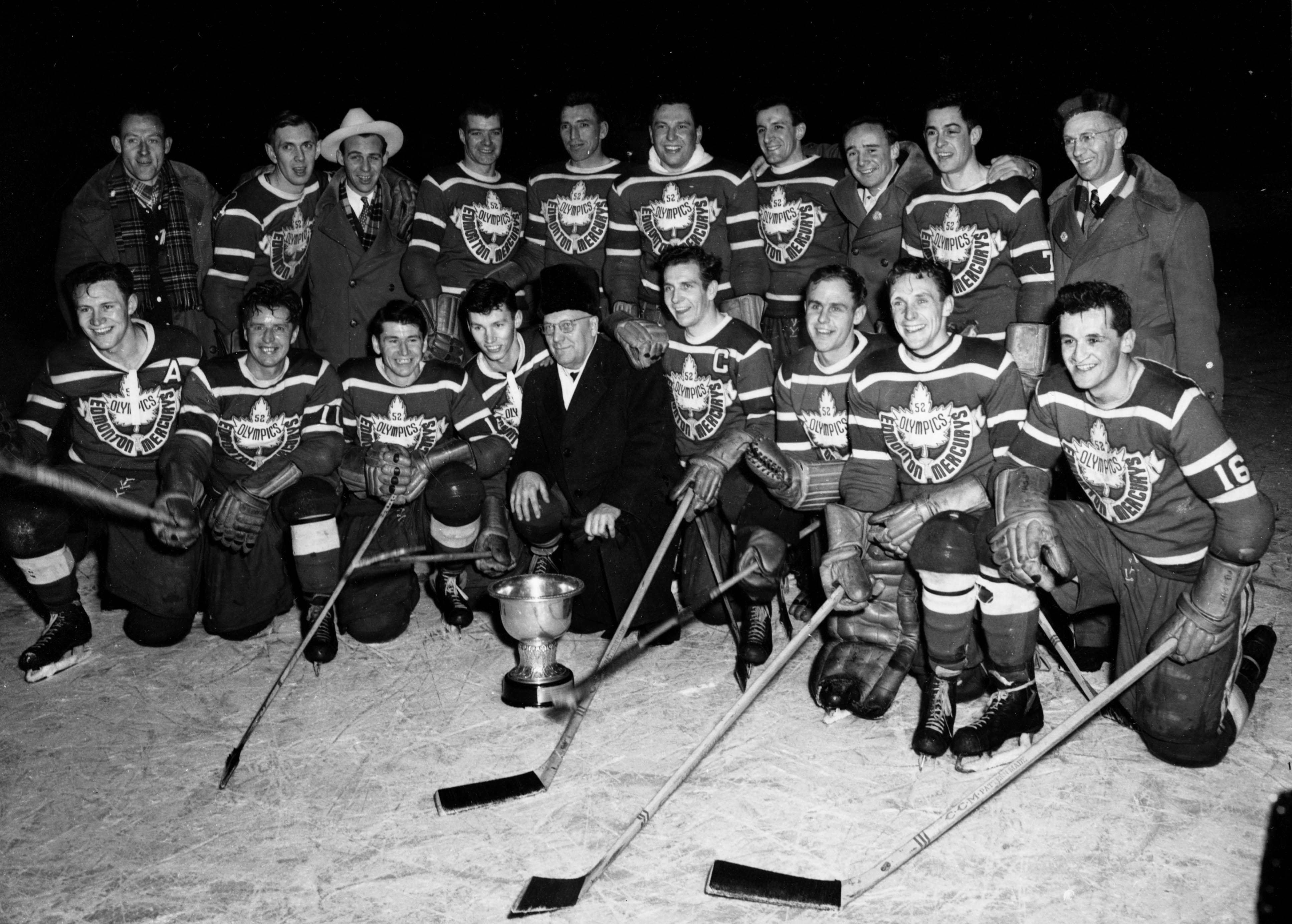 Зимних олимпийских игр хоккей с шайбой. Хоккей 1952 Осло. Зимние Олимпийские игры Осло 1952 хоккей.